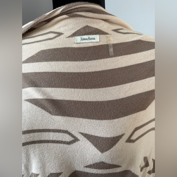 Neiman Marcus Tan Patterned Cardigan - Picture 5 of 9